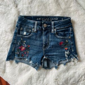 American Eagle Flower Stitched Vintage Jean Shorts | Size 00 | Lightly Worn